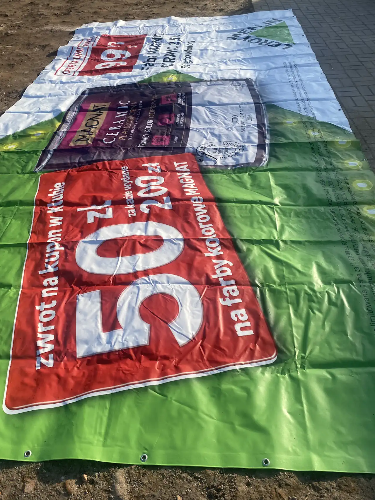 Używane plandeki reklamowe jako doskonałe zabezpieczenie