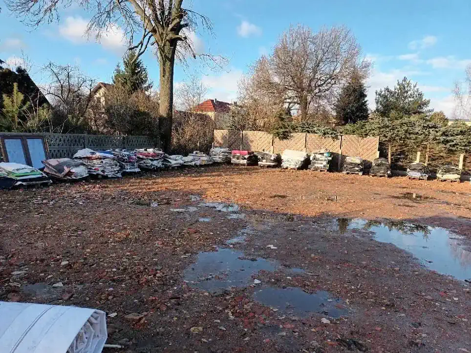 Plac z używanymi plandekami
